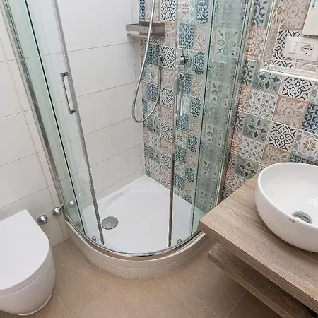 Karan's Aparment In * Rom